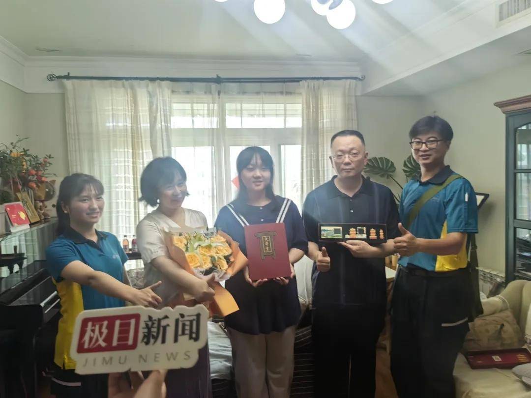 湖北第一个！胡宇秋（女，武汉学生）收到北大录取通知书