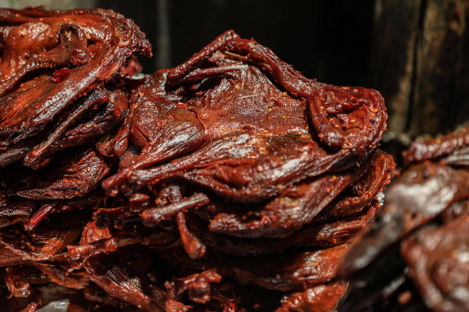 从越缅走私3万多只冻鸭制作酱板鸭<strong></p>
<p>LTC</strong>！湖南5人一审获刑