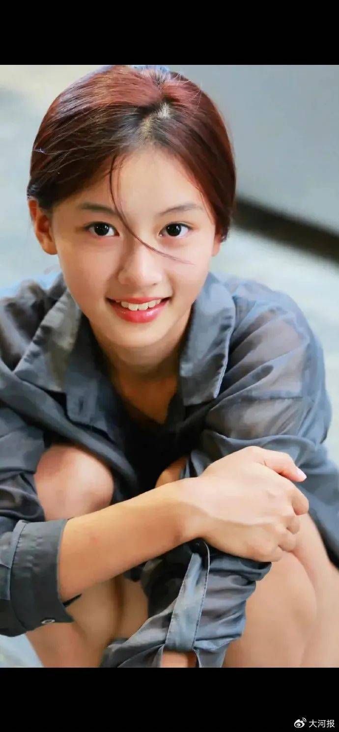 15岁女孩七七1分钟视频报价1万<strong></p>
<p>ltc币</strong>，因神似张柏芝走红，七七妈妈曾称以学业为由拒绝于正邀约