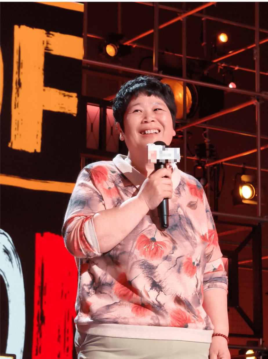 “绝经和出道同时来？”上海街头惊现她的巨幅海报<strong></p>
<p>ltc币</strong>！网友：笑着笑着就哭了