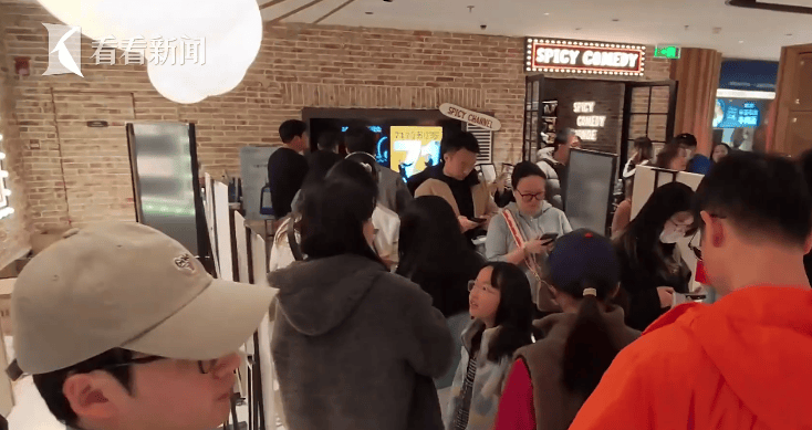 “绝经和出道同时来？”上海街头惊现她的巨幅海报<strong></p>
<p>ltc币</strong>！网友：笑着笑着就哭了