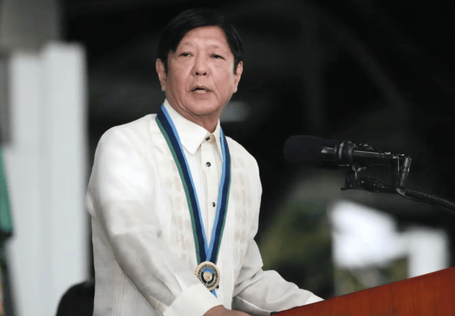 特朗普就访华做出承诺<strong></p>
<p>okb</strong>，马科斯当场脸色大变！中菲之间，美国心里早有了答案