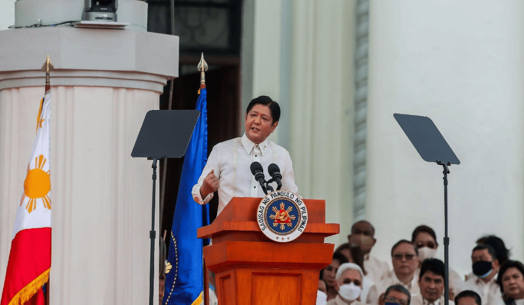 特朗普就访华做出承诺<strong></p>
<p>okb</strong>，马科斯当场脸色大变！中菲之间，美国心里早有了答案