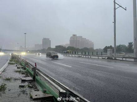 北京七区已现暴雨或大暴雨 早高峰城区及北部地区仍有明显降雨 注意出行安全<strong></p>
<p>okb分红</strong>！