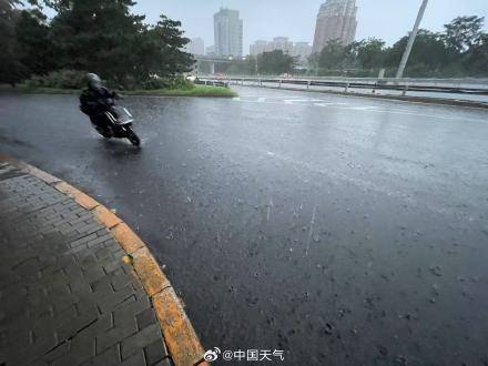 北京七区已现暴雨或大暴雨 早高峰城区及北部地区仍有明显降雨 注意出行安全<strong></p>
<p>okb分红</strong>！