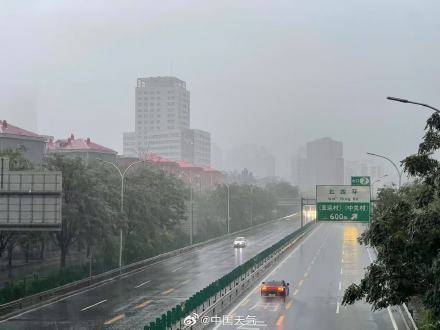 北京七区已现暴雨或大暴雨 早高峰城区及北部地区仍有明显降雨 注意出行安全<strong></p>
<p>okb分红</strong>！