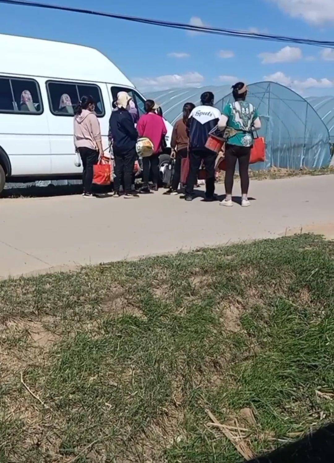 大同失联客车女司机亲属发声：她40多岁有一儿一女<strong></p>
<p>okb分红</strong>，村民凌晨四点会坐她的车去干活