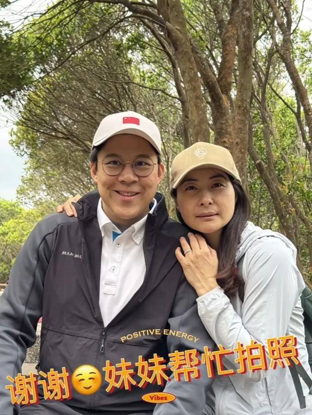 霍启刚专程飞新加坡<strong></p>
<p>okb分红</strong>，见证郭晶晶入选国际游泳名人堂，二人结婚13年，育有一子两女