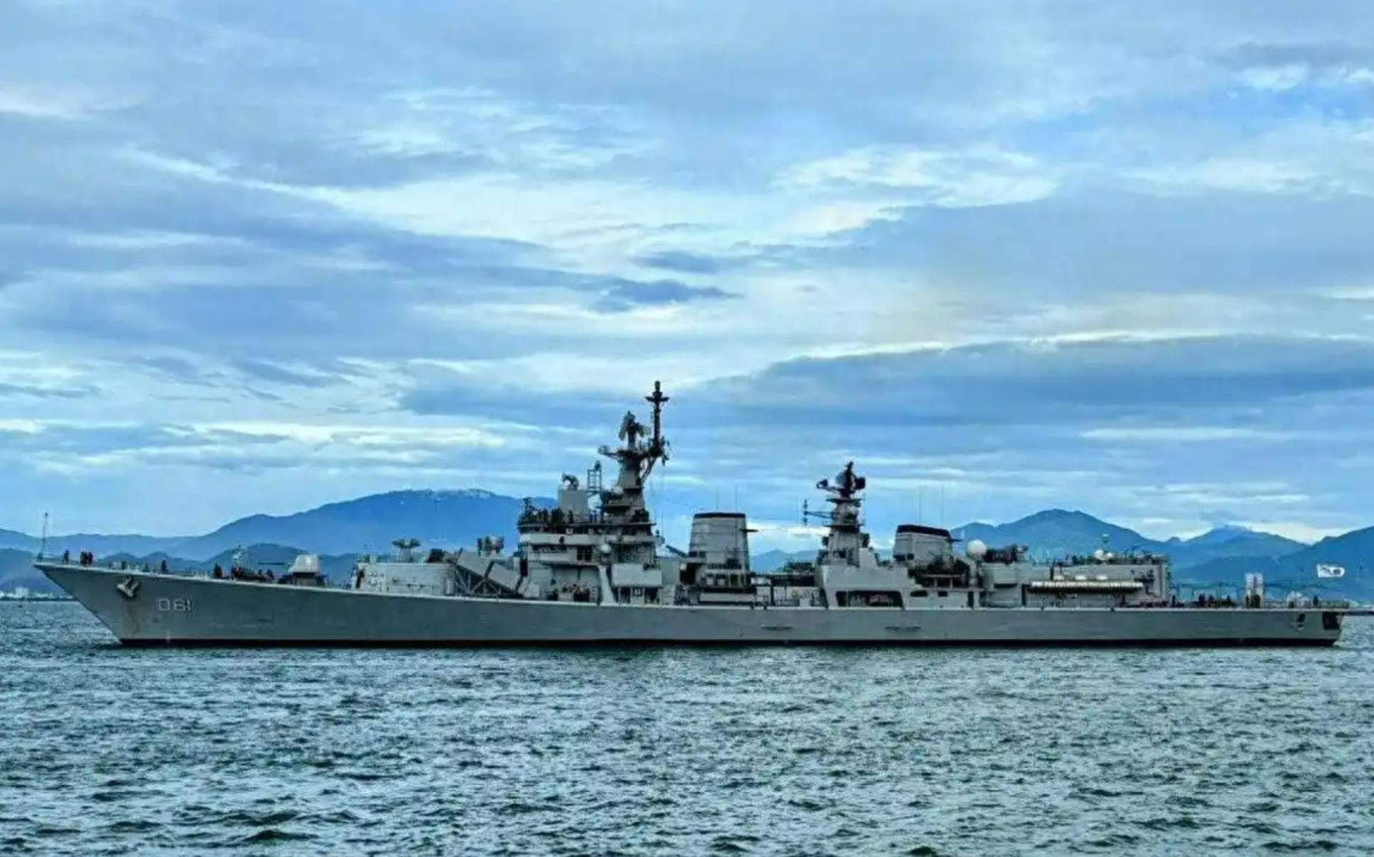 印度开始了!四艘主力舰潜入南海<strong></p>
<p>okb发行价</strong>,黄岩岛搅局,毫不掩饰对华敌意