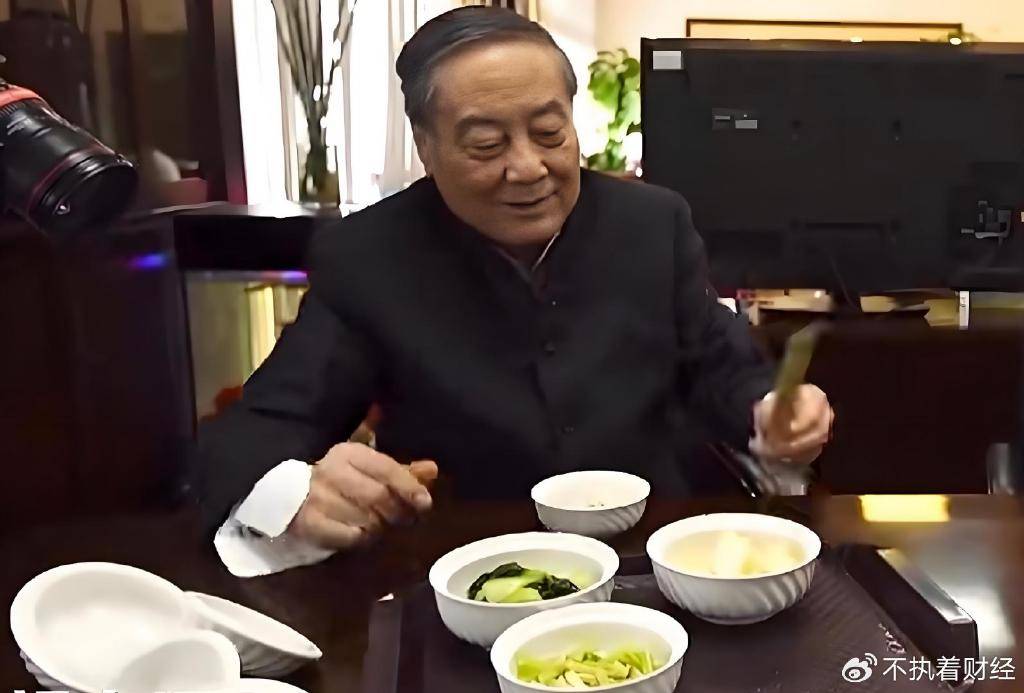 宗庆后声称一天只花几块钱<strong></p>
<p>okb大跌</strong>，实际上满世界买豪宅，海外资产18亿