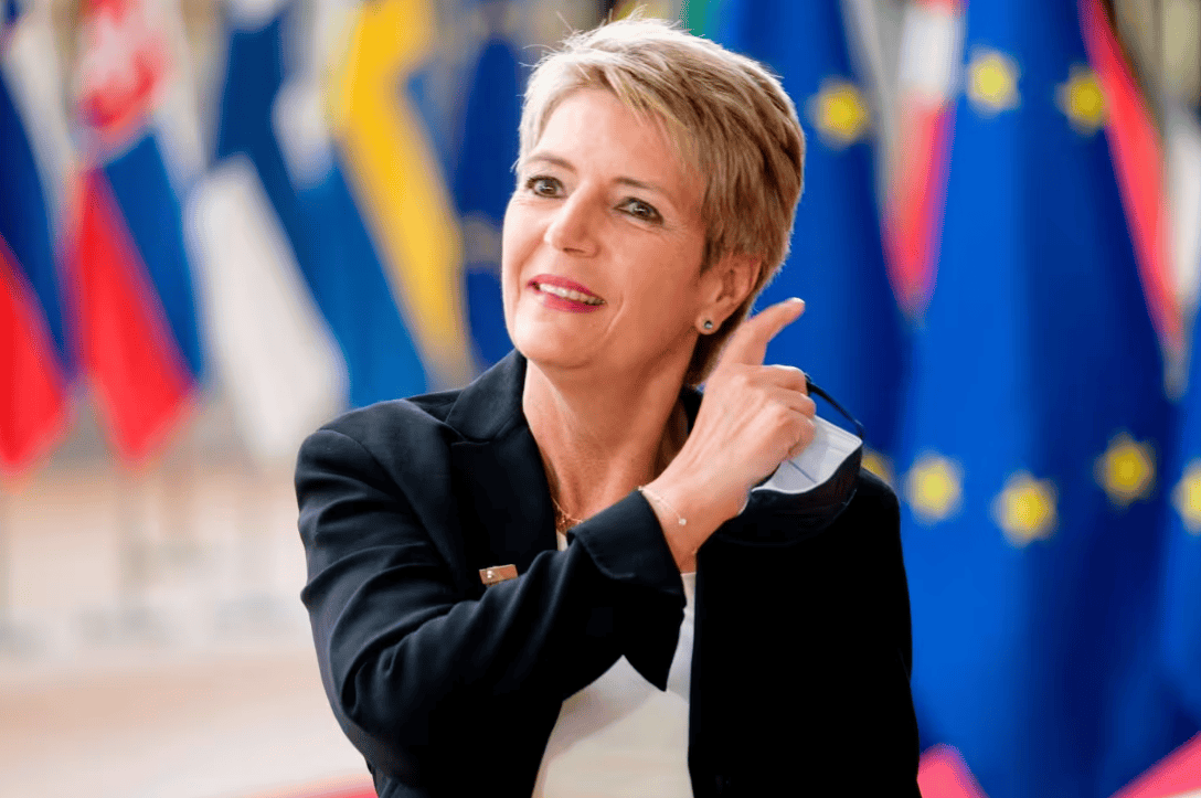 被收39%高关税<strong></p>
<p>okb大跌</strong>，瑞士对美国近400亿美元贸易顺差有三分之二来自出口的金条