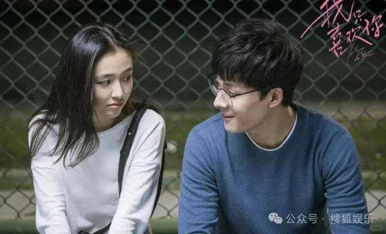 离婚三年又被拍到亲密逛超市<strong></p>
<p>okt</strong>，他俩这是纯带娃还是真复合了？