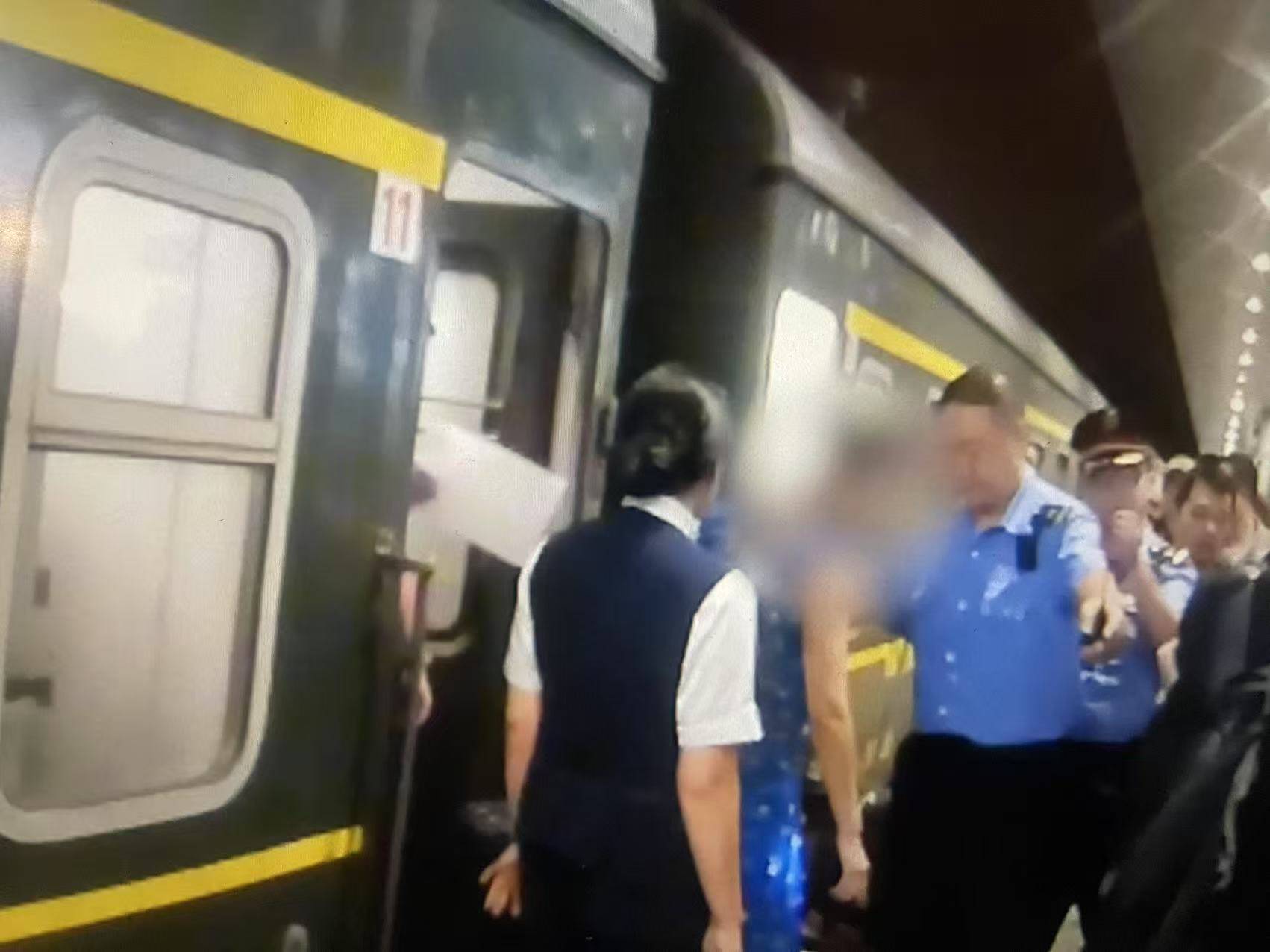 女子火车上“霸座”不听劝<strong></p>
<p>shib</strong>，抵达北京后行政拘留7天！