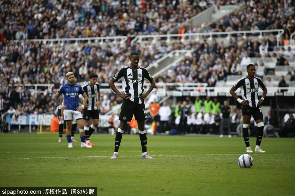 豪购停不下来<strong></p>
<p>shib</strong>,曼联这是要起飞?!