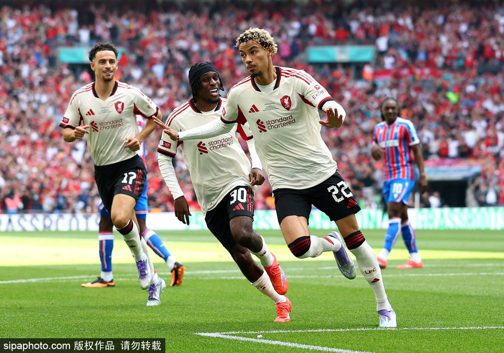社区盾-埃基蒂克首球萨拉赫丢点 利物浦4-5水晶宫丢冠