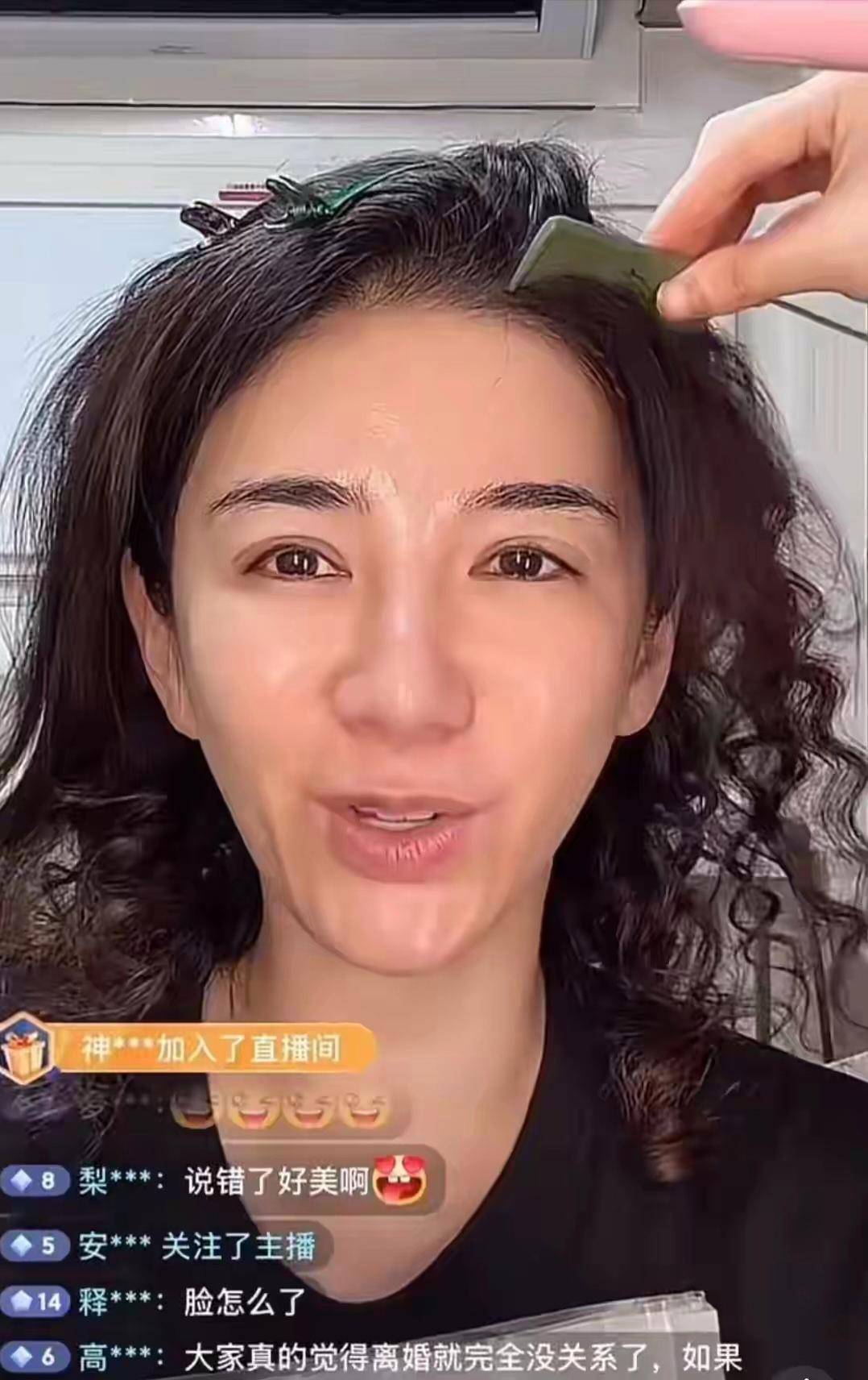 考古|黄奕为护女怒怼网友<strong></p>
<p>shib行情</strong>，曾被霍思燕点名炮轰，近年靠综艺翻红的童年女神再引争议？