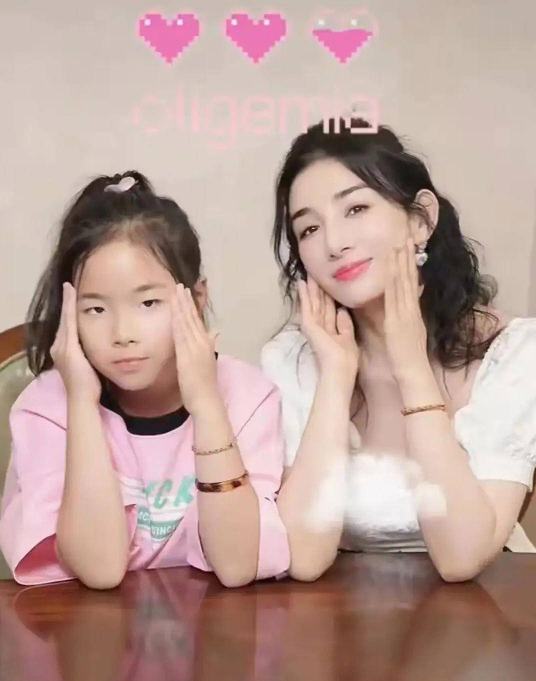 考古|黄奕为护女怒怼网友<strong></p>
<p>shib行情</strong>，曾被霍思燕点名炮轰，近年靠综艺翻红的童年女神再引争议？