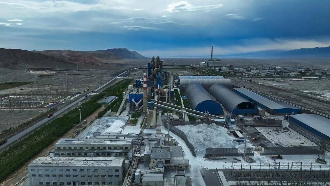 普京乘兴而归<strong></p>
<p>SHIB币</strong>，专机还没回到本土，平地响起一声惊雷，俄军工厂又被炸成废墟，140人伤亡