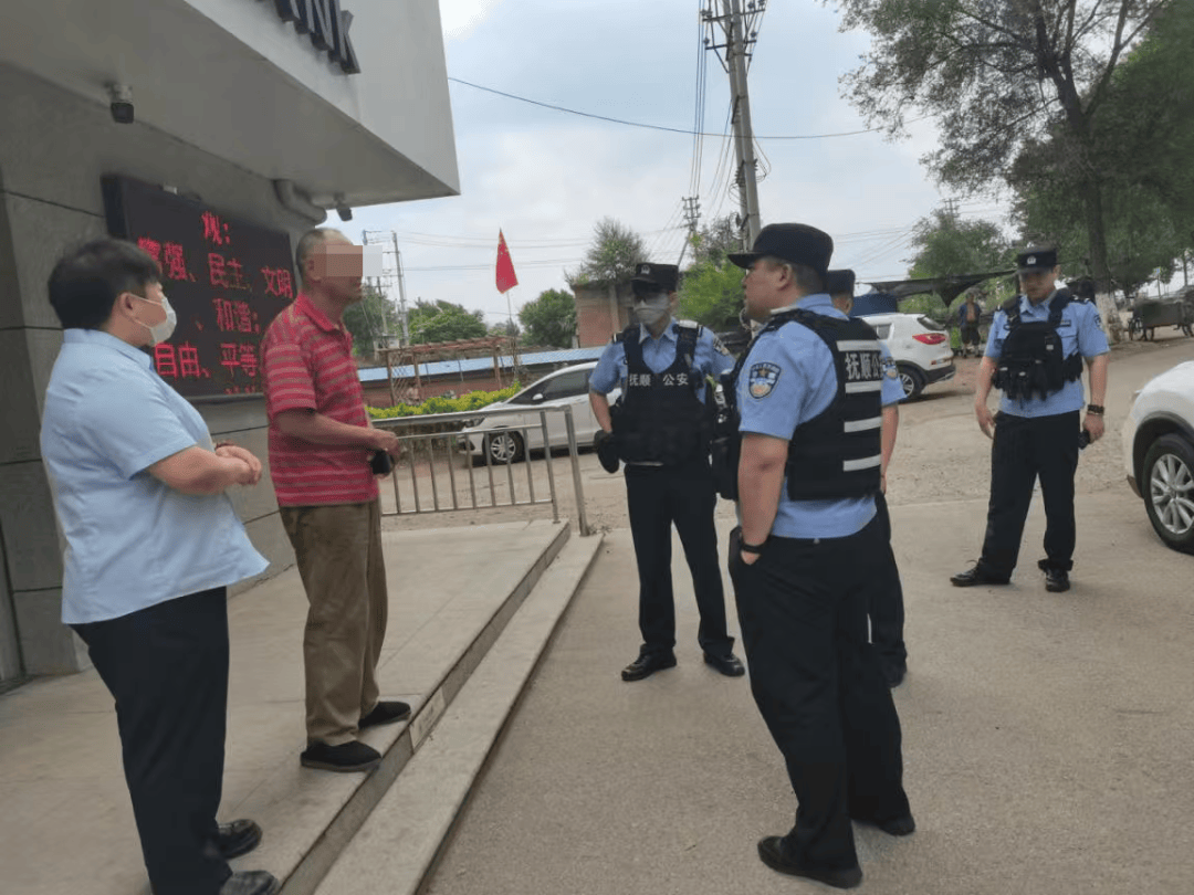 男子携7张定期存单要提前取款<strong></p>
<p>shib价格</strong>，银行柜员发现疑点……