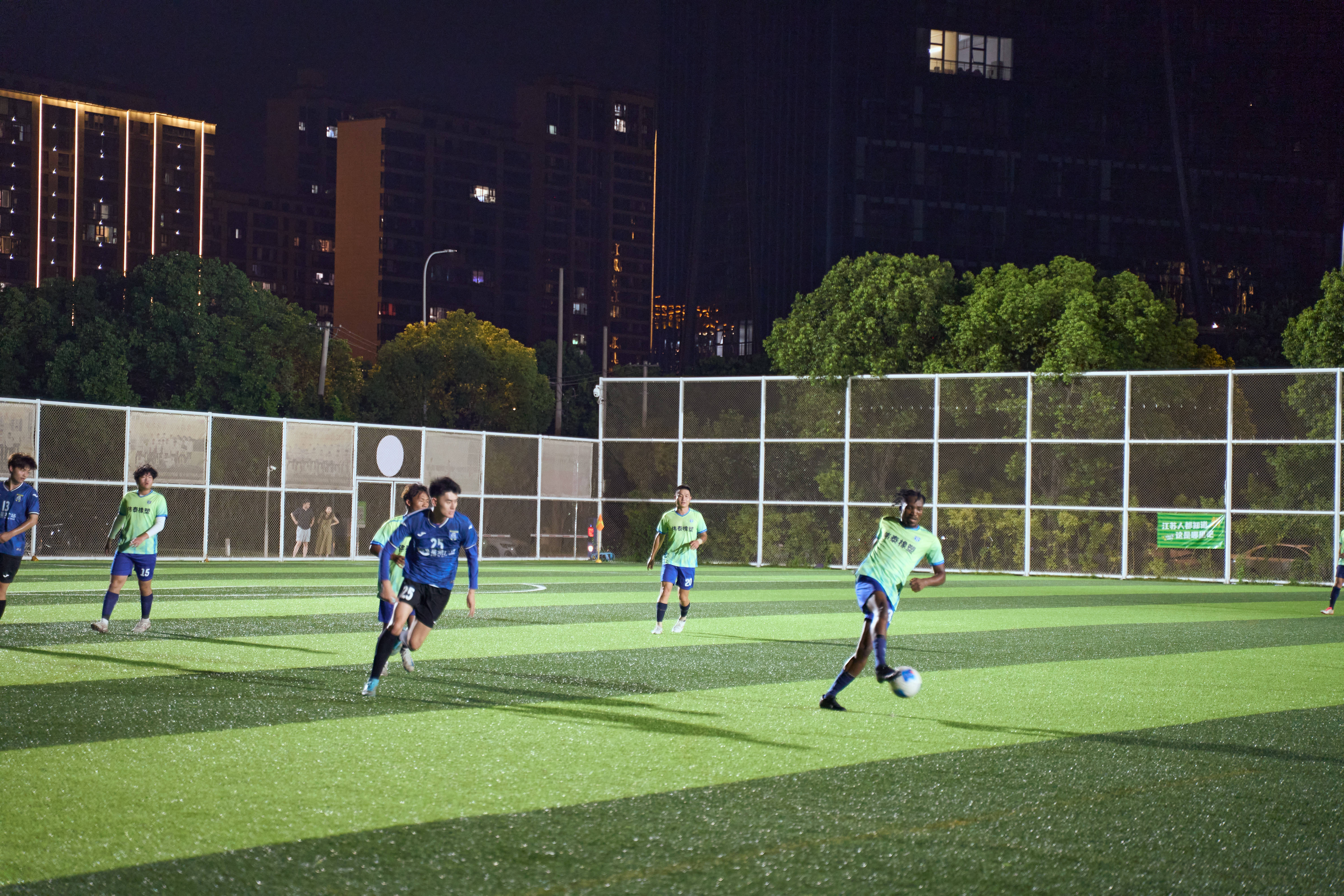 从最烂球队到城市英雄<strong></p>
<p>shib价格</strong>，他们用了98天