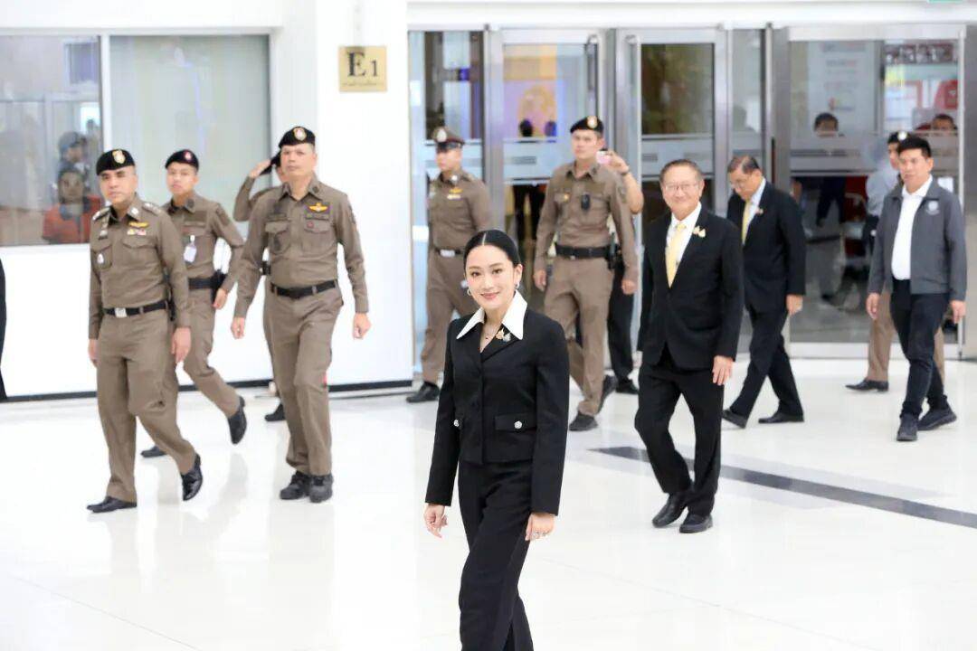 刚刚，泰国法院判定违宪！39岁佩通坦即日起解职