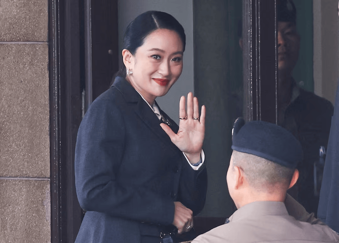 泰国总理佩通坦遭解职 他信家族再下台