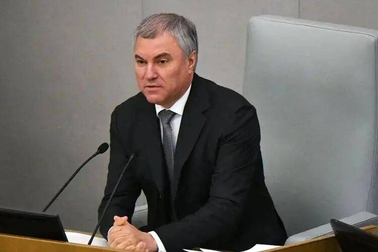 普京登上专机前，俄罗斯三号人物赴华，终于在北京见到了最想见人