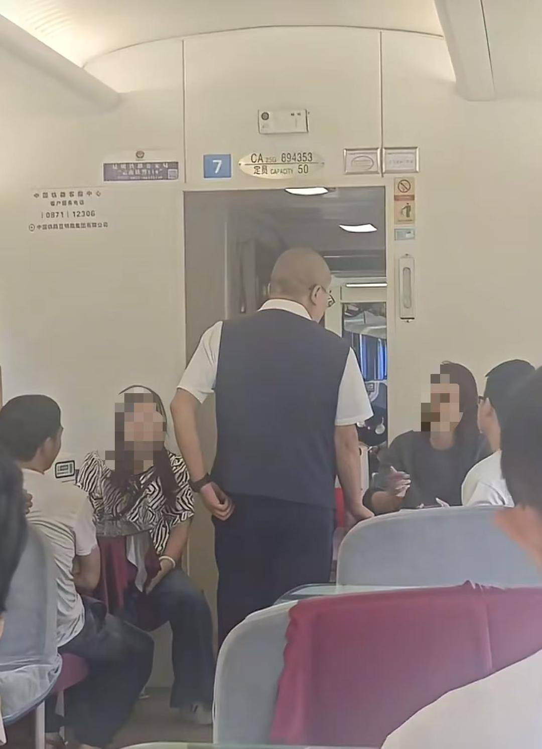 女乘客带孩子欲在餐车吃泡面被拒？中国铁路客服：餐车是盈利性场所，只在供餐时开放