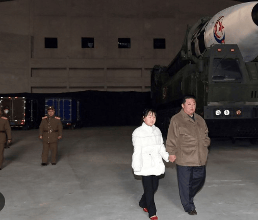 金正恩女儿首登国际舞台<strong></p>
<p>tp钱包官网下载</strong>，引爆接班传闻！英国首相被架空，工党内斗成全武行…