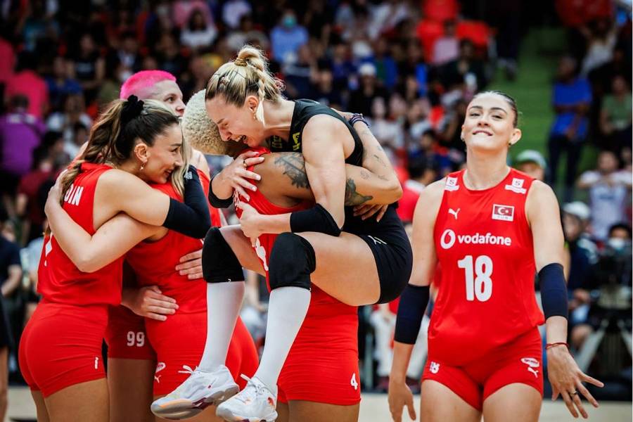 新民体育｜意土女排杀进世锦赛决赛，和中国女排比她们强在哪儿？