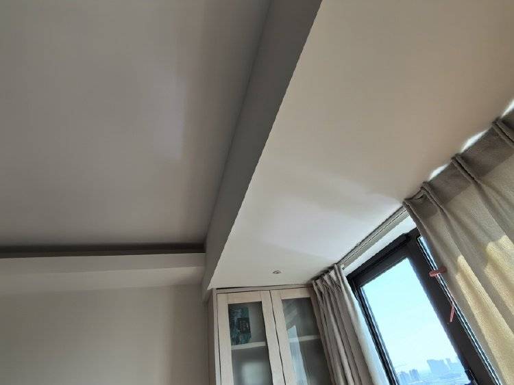 窗外现连片光伏板<strong></p>
<p>tp钱包安卓版</strong>,“眼睛快被晃瞎”上海一些光伏设施引光污染争议