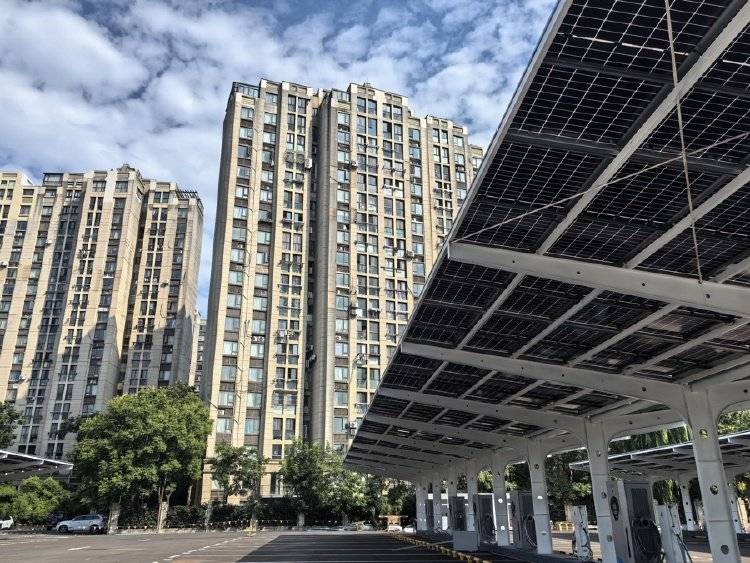 窗外现连片光伏板<strong></p>
<p>tp钱包安卓版</strong>,“眼睛快被晃瞎”上海一些光伏设施引光污染争议