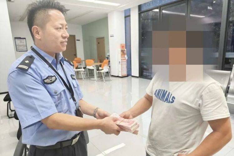路边发现可疑包裹<strong></p>
<p>tp钱包官网</strong>，一男子鬼鬼祟祟……民警打开后惊呆了
