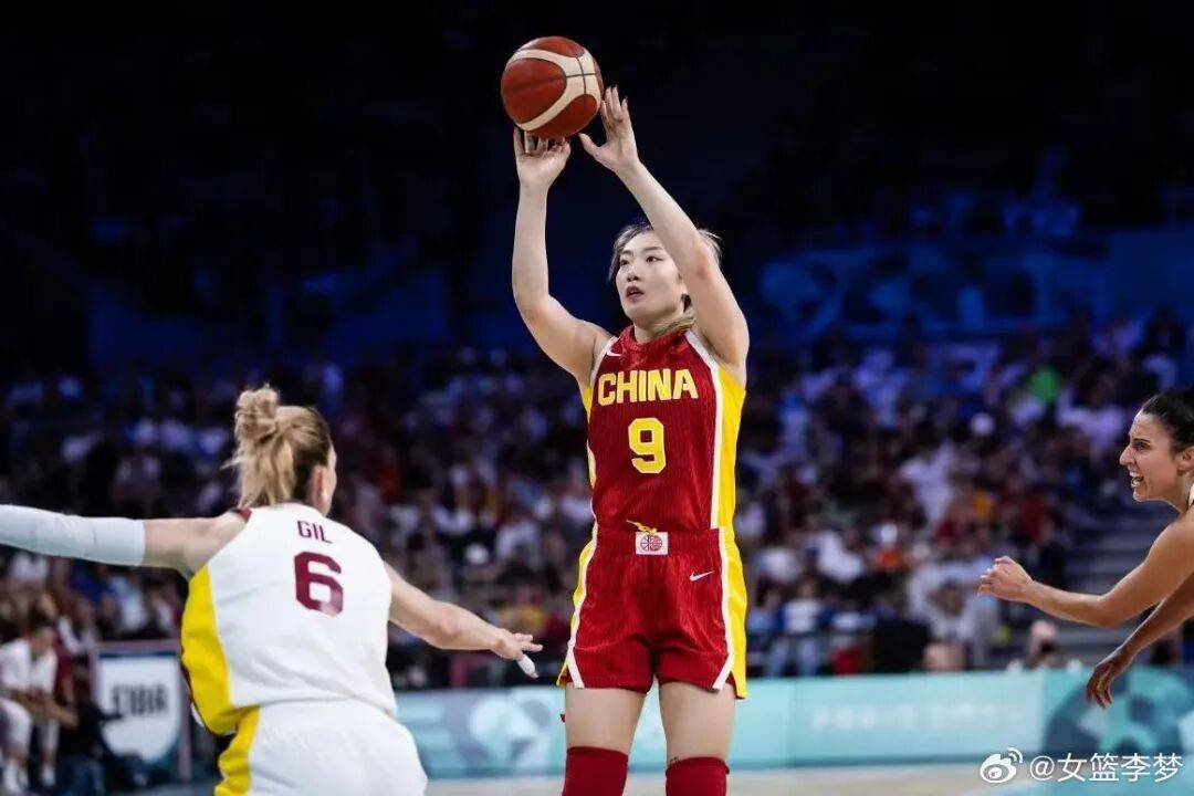 1米82的李梦与詹姆斯拥抱<strong></p>
<p>tp钱包官网</strong>，两人合做经典动作！网友：这波追星太成功