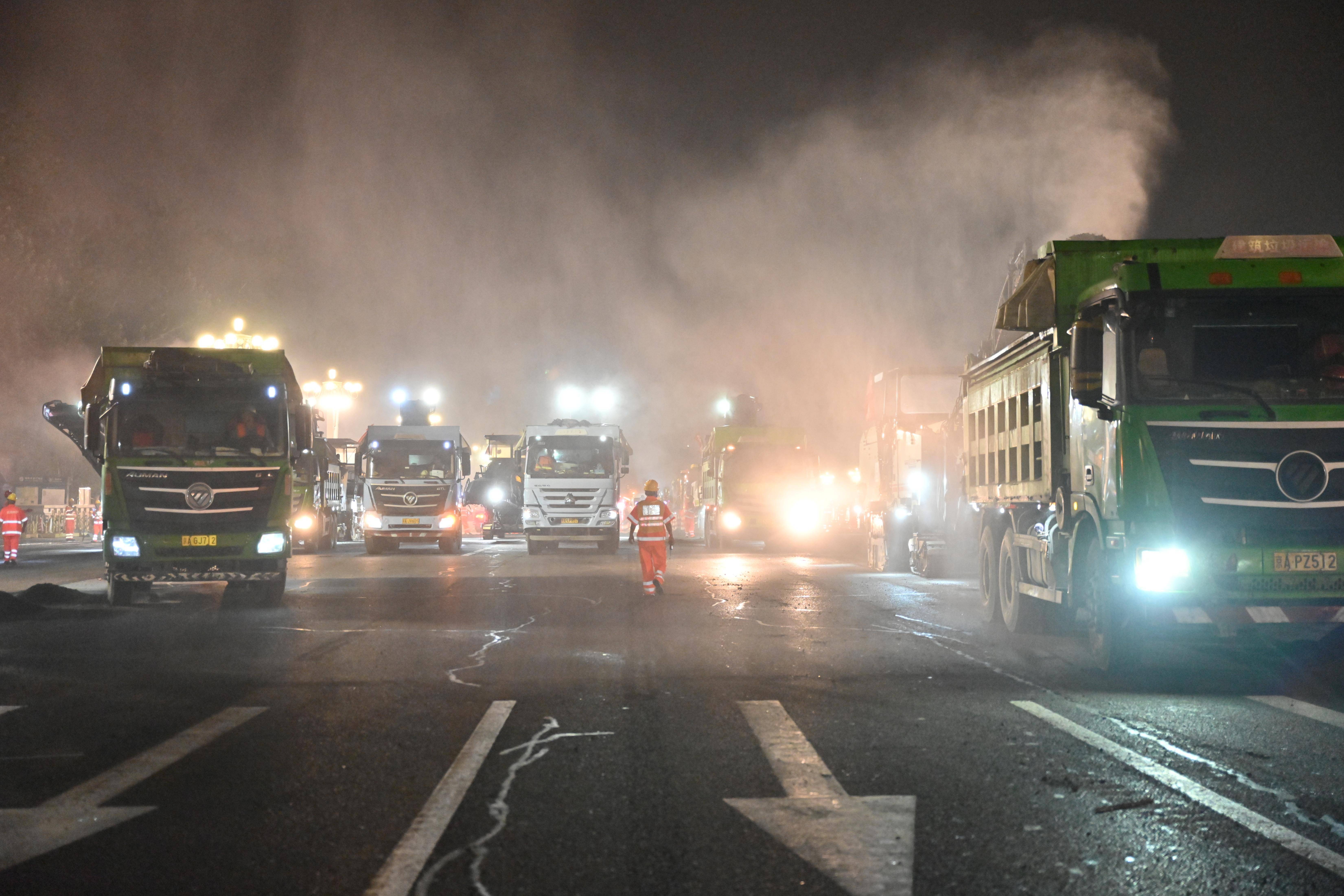 “中国速度”提前“受阅”！长安街路面35小时焕然一新