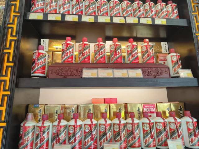 飞天茅台价格持续下探 深圳市场零售价跌破1900元关口