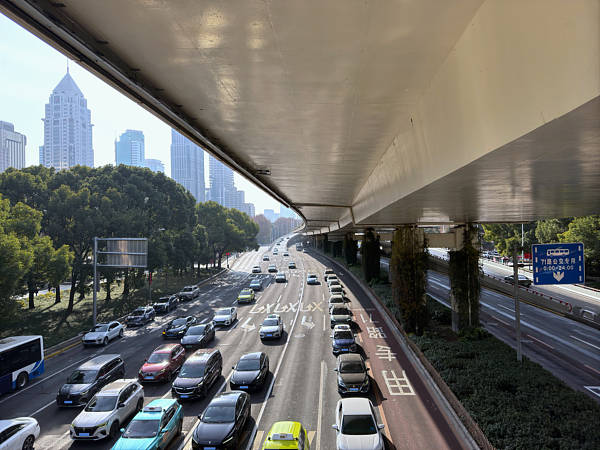 女子骑车过马路被撞判全责<strong></p>
<p>tp钱包是正规平台</strong>，谁弱谁有理行不通了