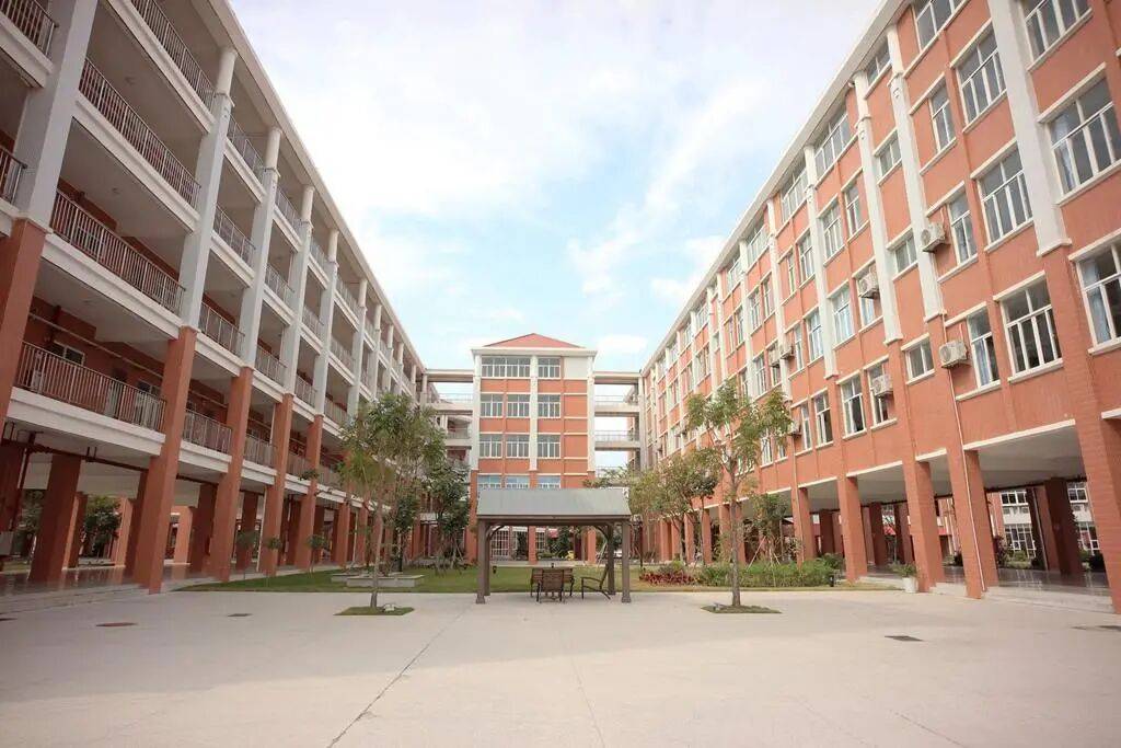 “一人收200元班费<strong></p>
<p>tp钱包是正规平台</strong>,全班近一万元要用到什么时候”?家长质疑!官方回应