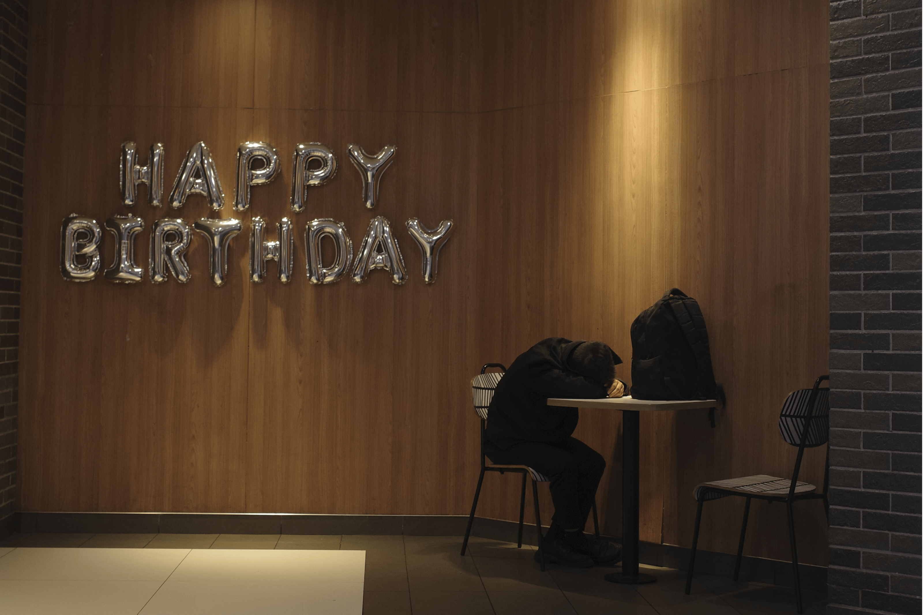 麦当劳夜宿者：老人占六成<strong></p>
<p>tp钱包是正规平台</strong>，各有心酸事