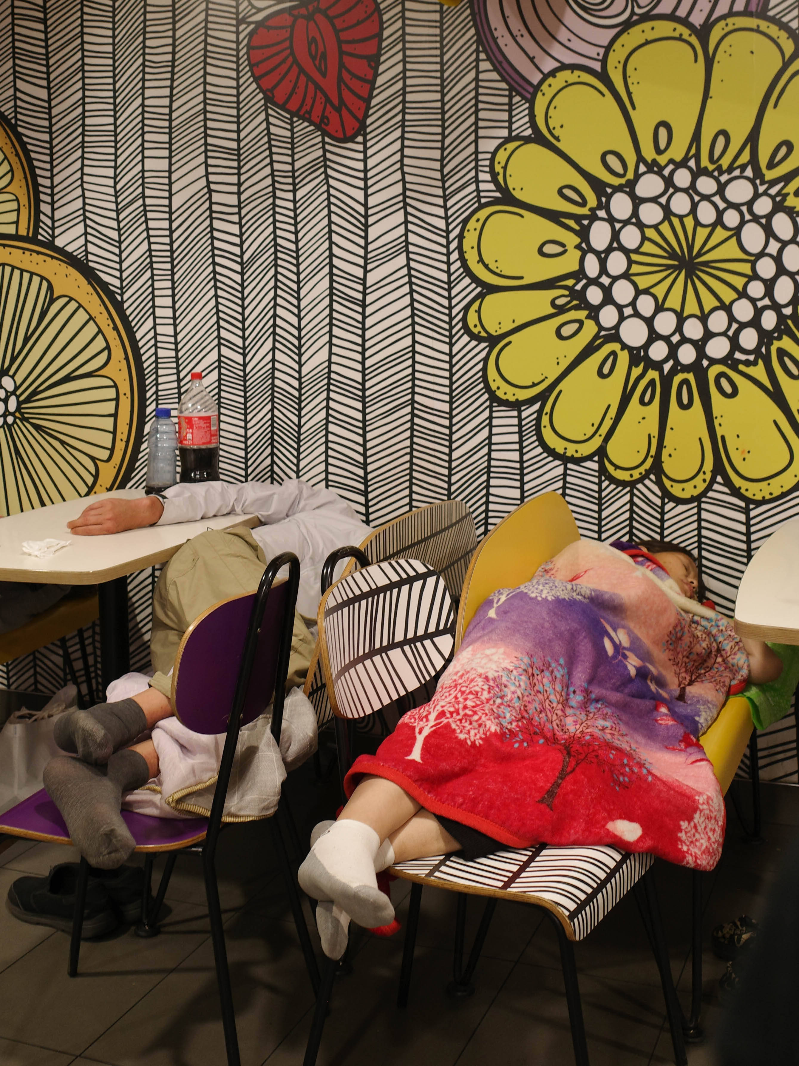 麦当劳夜宿者：老人占六成<strong></p>
<p>tp钱包是正规平台</strong>，各有心酸事