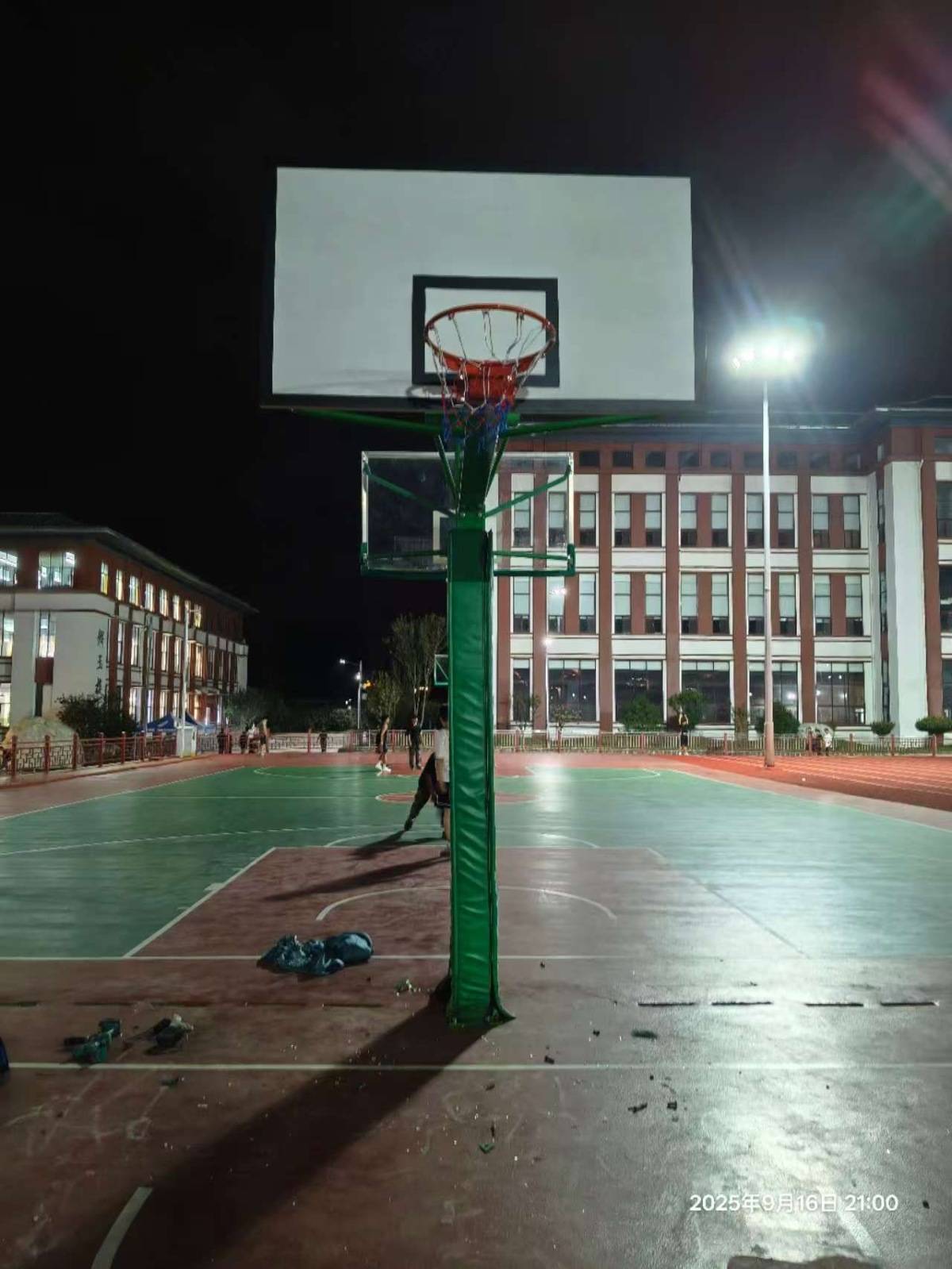 郑州178厘米大学生扣碎篮板<strong></p>
<p>tp钱包安全吗</strong>，校方：说明弹跳力好！学校出资购买新篮板，已安装好