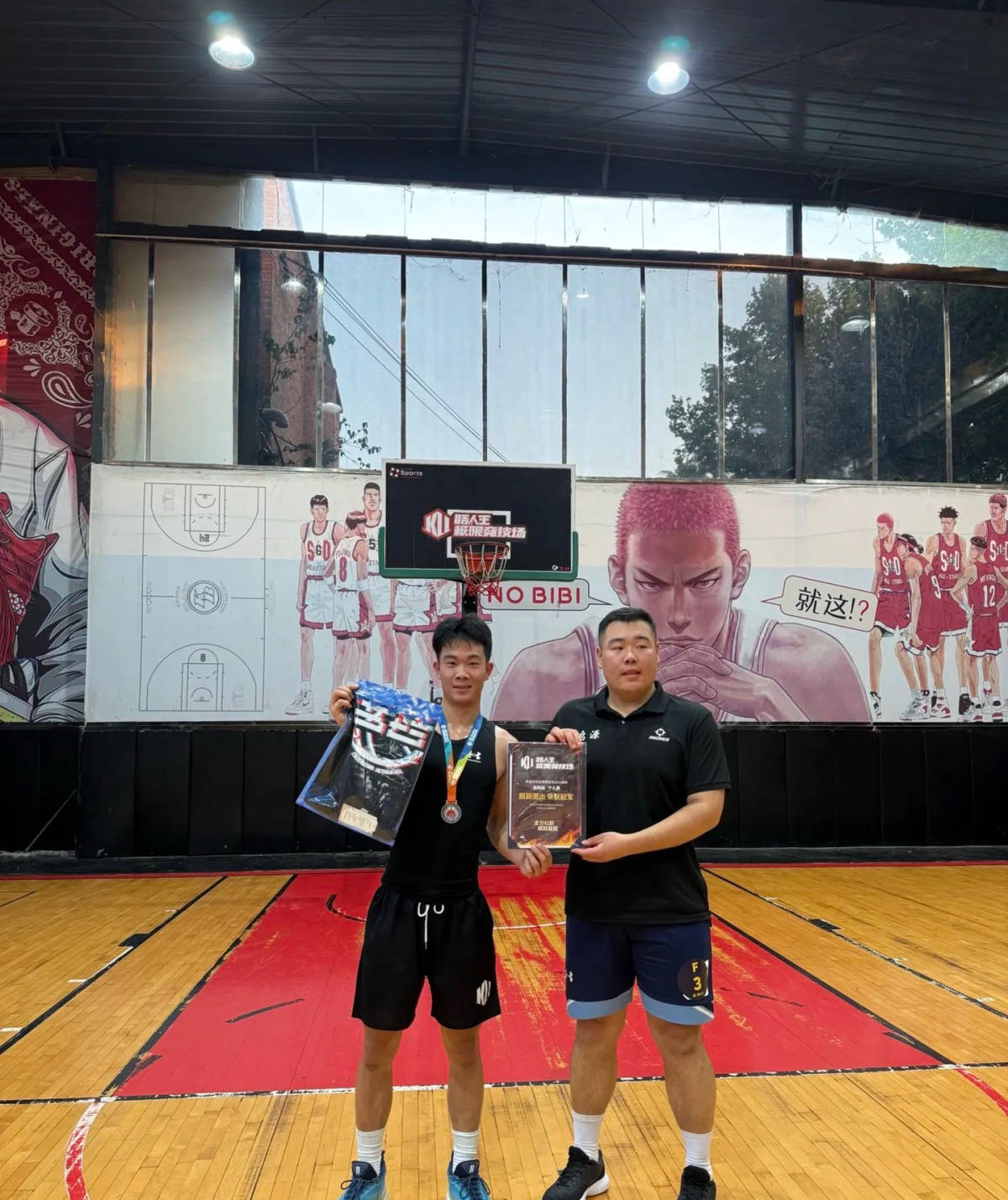 郑州178厘米大学生扣碎篮板<strong></p>
<p>tp钱包安全吗</strong>，校方：说明弹跳力好！学校出资购买新篮板，已安装好