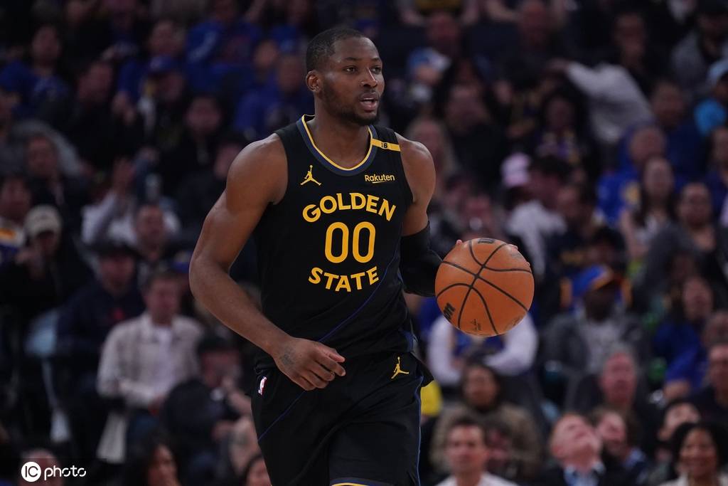 巴特勒组织勇士迷<strong></p>
<p>trx</strong>你训练营 全队仅库明加缺席