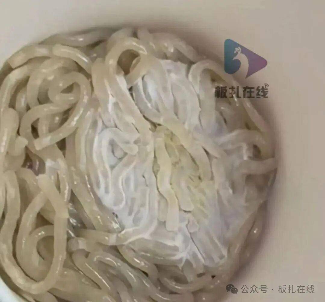 麻六记酸辣粉开箱即发现粉饼发霉<strong></p>
<p>trx</strong>？向客服反映后被要求寄回检测