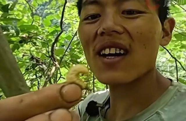 90后杨东东夺得荒野求生挑战赛冠军<strong></p>
<p>trx</strong>，每顿饭都会吃点老鼠，获10万奖金，比赛前后对比照曝光