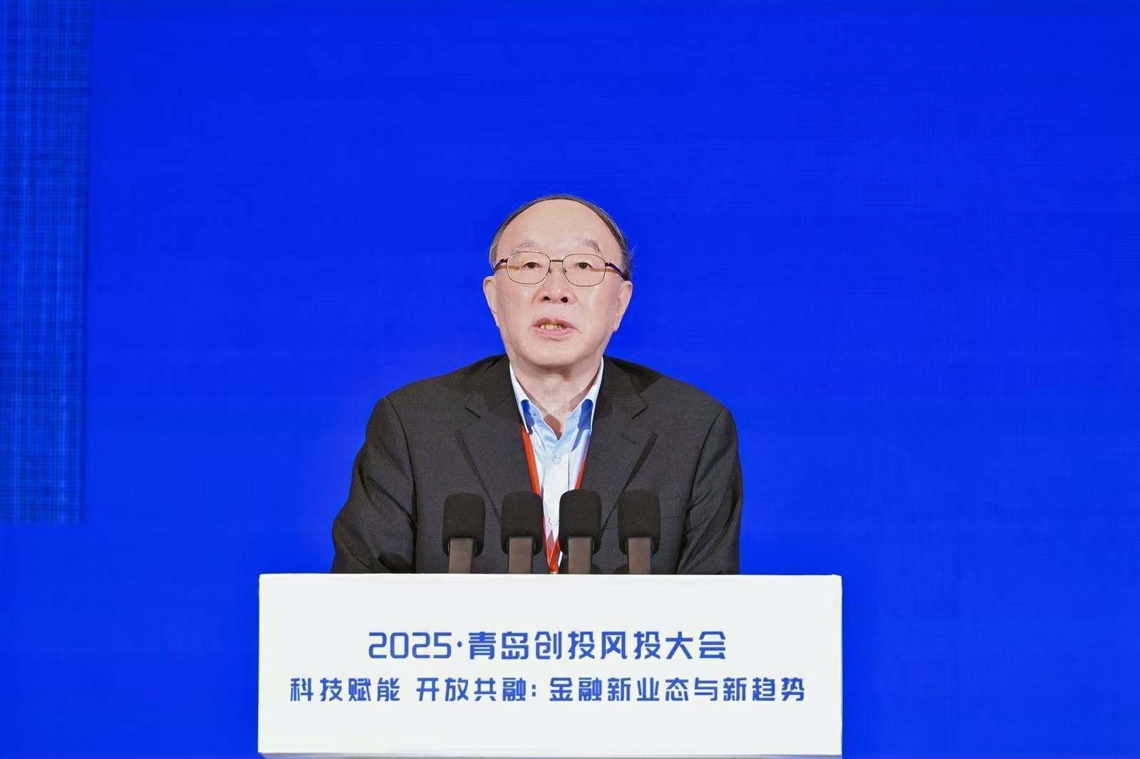 黄奇帆：我国资本市场成长空间较大 投资应关注生产性服务业