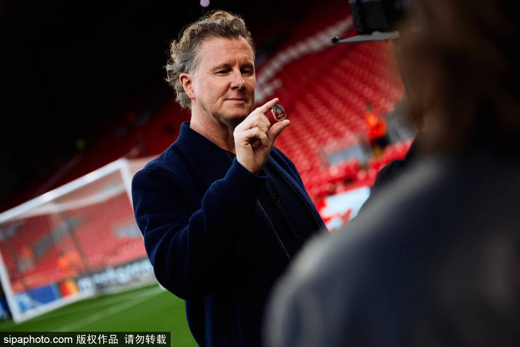 误判！回放显示水晶宫球员碰球出界<strong></p>
<p>trx价格</strong>，利物浦失球的角球应是球门球！