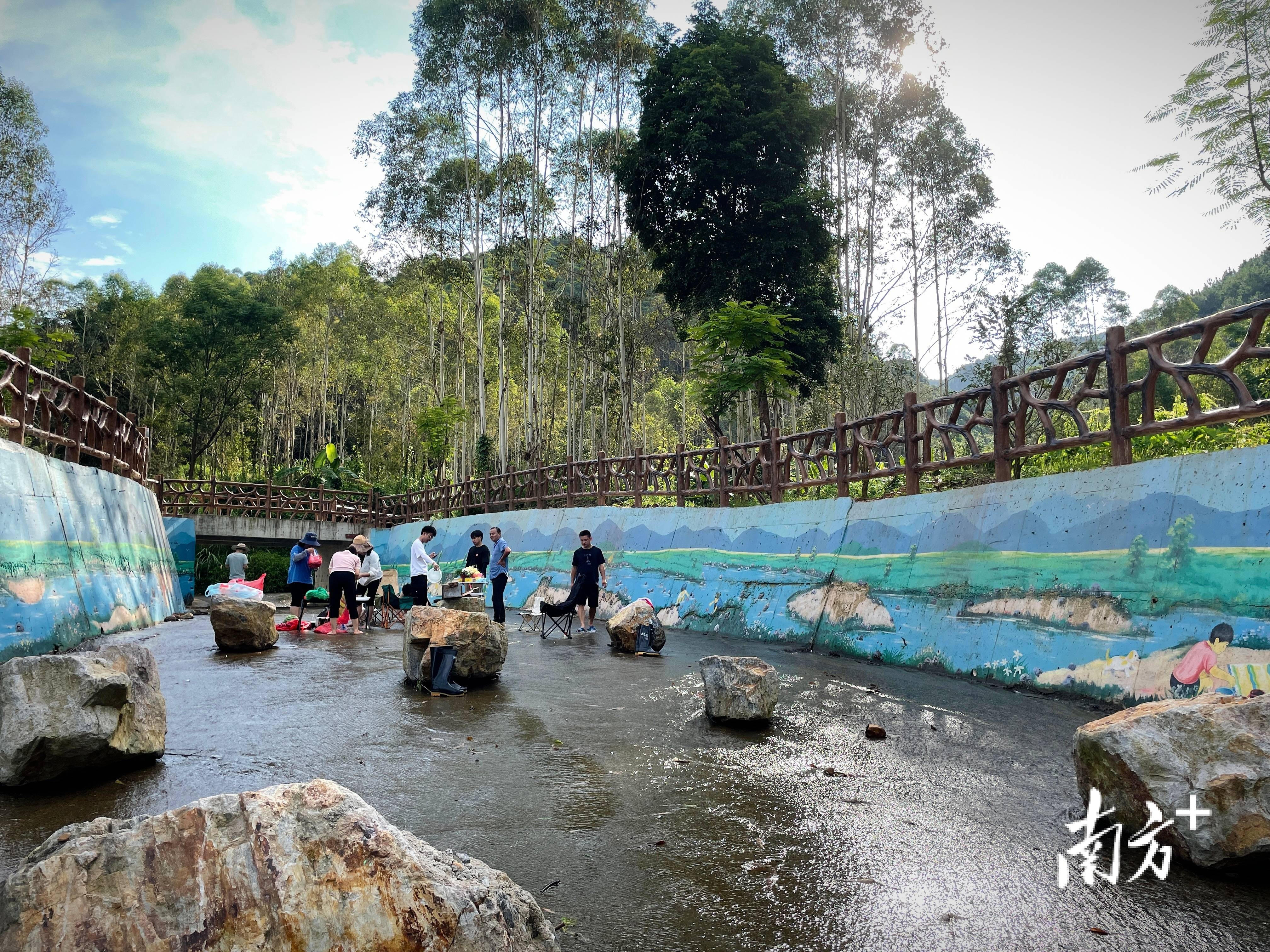 “外来媳妇”谭焕贞五年深耕<strong></p>
<p>trx价格</strong>，佛冈高岗宝山村换新貌