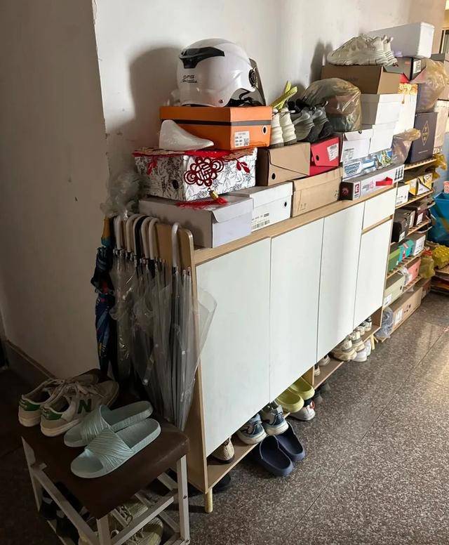 物业“不让门口放鞋子”<strong></p>
<p>TRX币</strong>,门口放鞋柜违法吗?