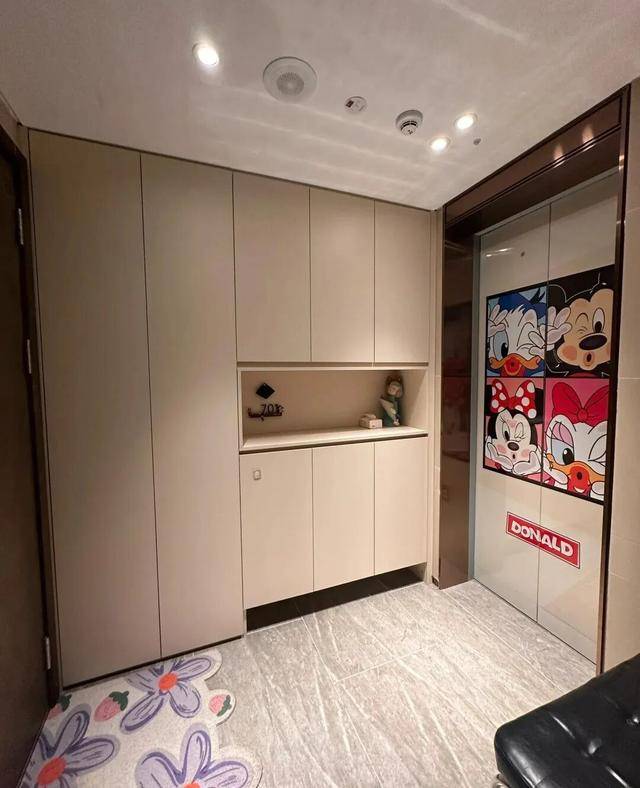 物业“不让门口放鞋子”<strong></p>
<p>TRX币</strong>,门口放鞋柜违法吗?